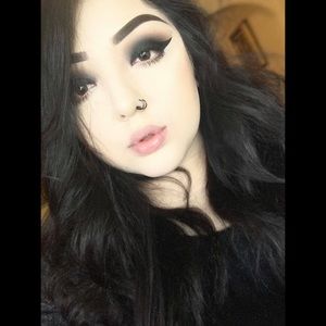 Meet your Posher, Paola